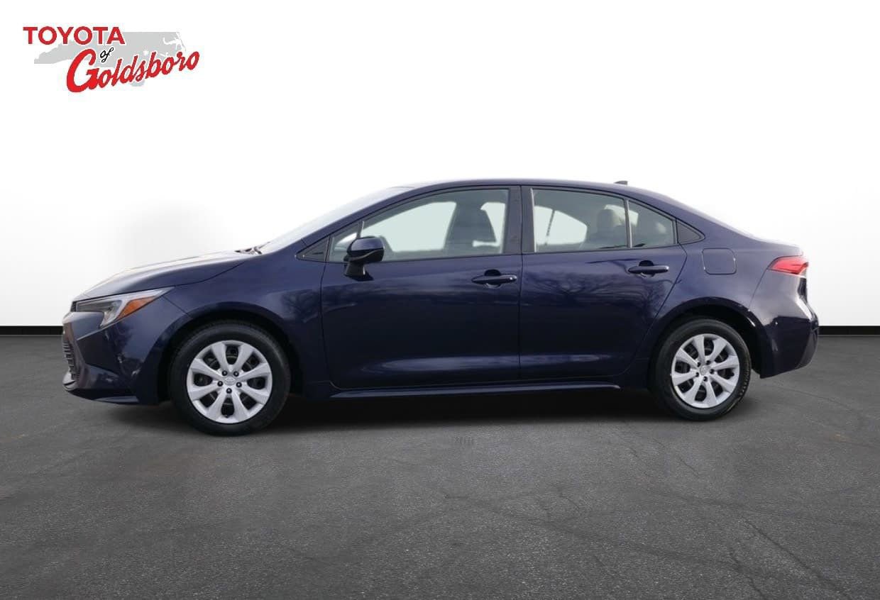 Used 2024 Toyota Corolla LE image 9