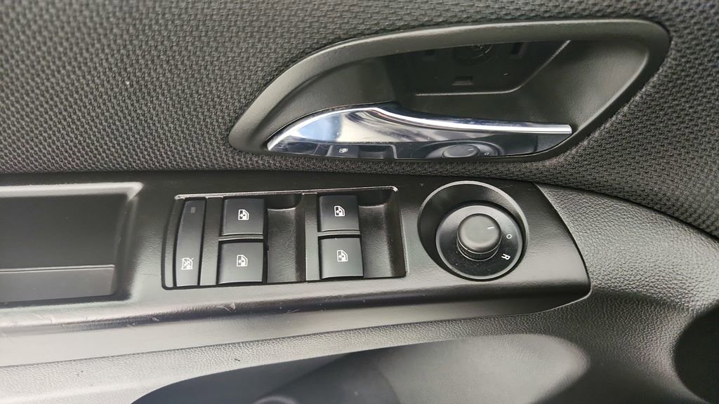 Used 2014 Chevrolet Cruze LT image 22