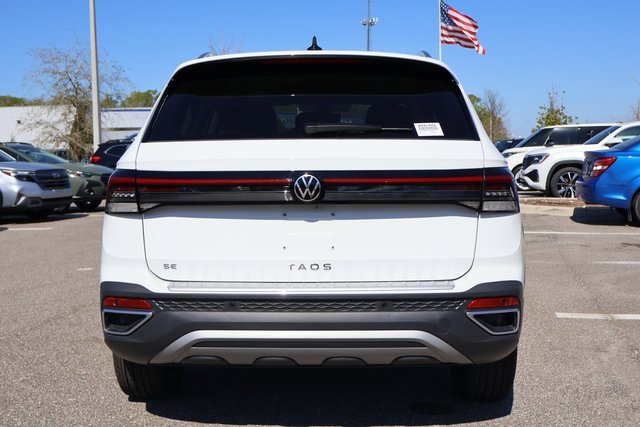 Certified 2025 Volkswagen Taos SE image 6