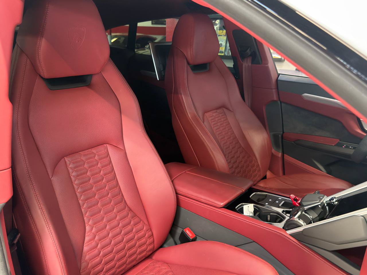 Used 2020 Lamborghini Urus AWD/4WD image 19
