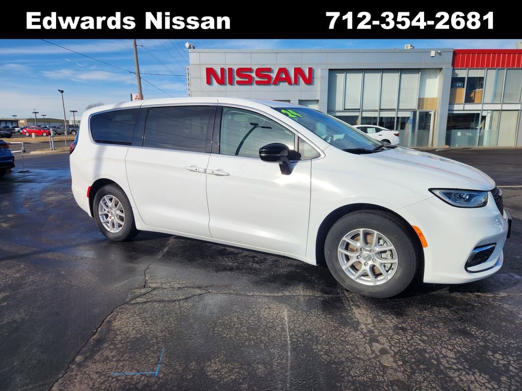 Used 2024 Chrysler Pacifica Touring-L