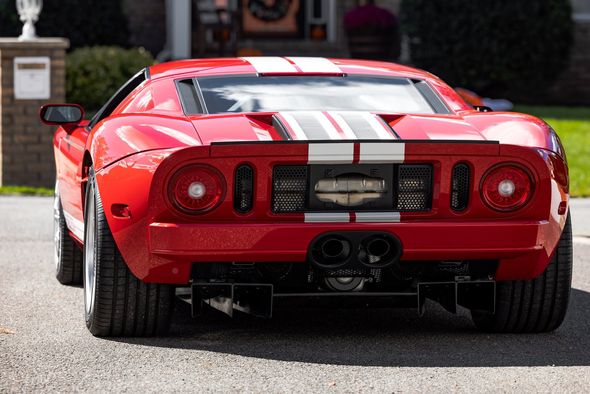 Used 2006 Ford GT RWD image 35