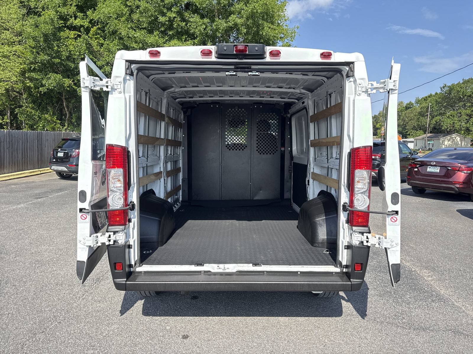 Used 2025 RAM ProMaster 2500 w/ U-Haul Equipment Group FWD image 26