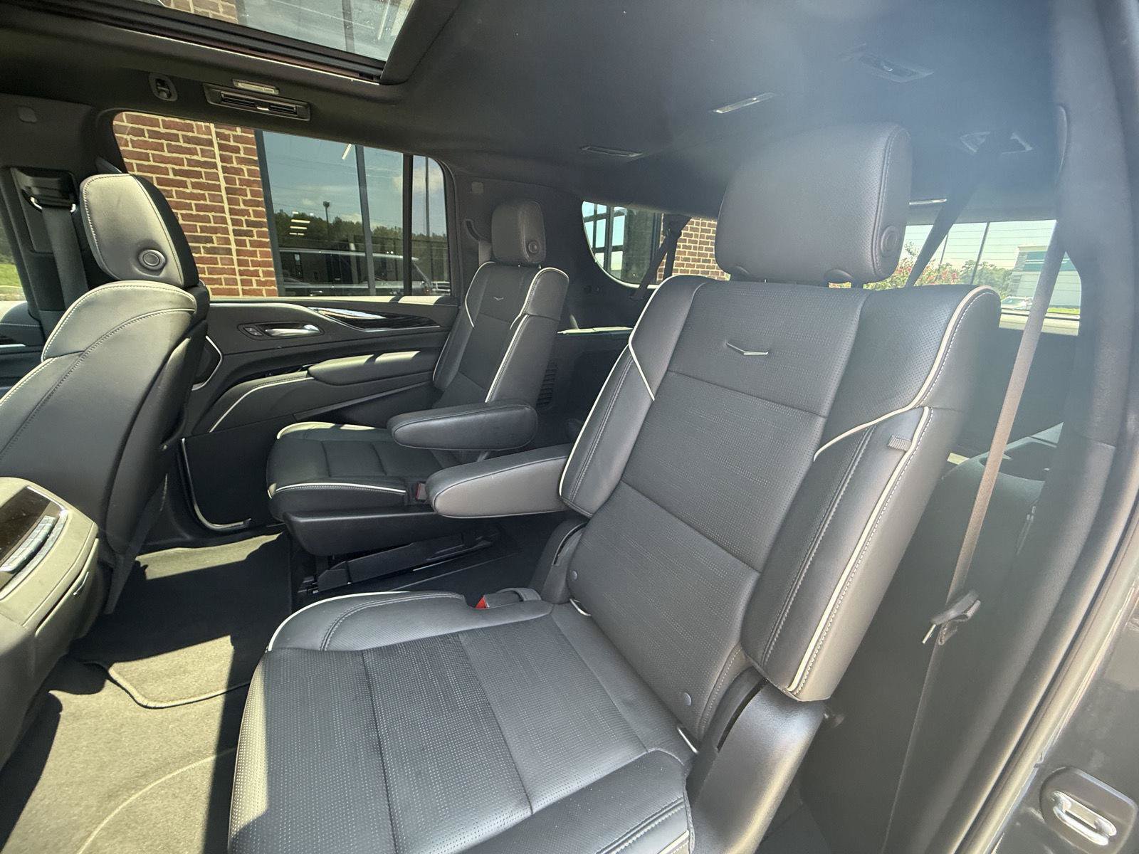 Used 2021 Cadillac Escalade ESV Sport w/ Driver Assist Tech Package AWD/4WD image 27