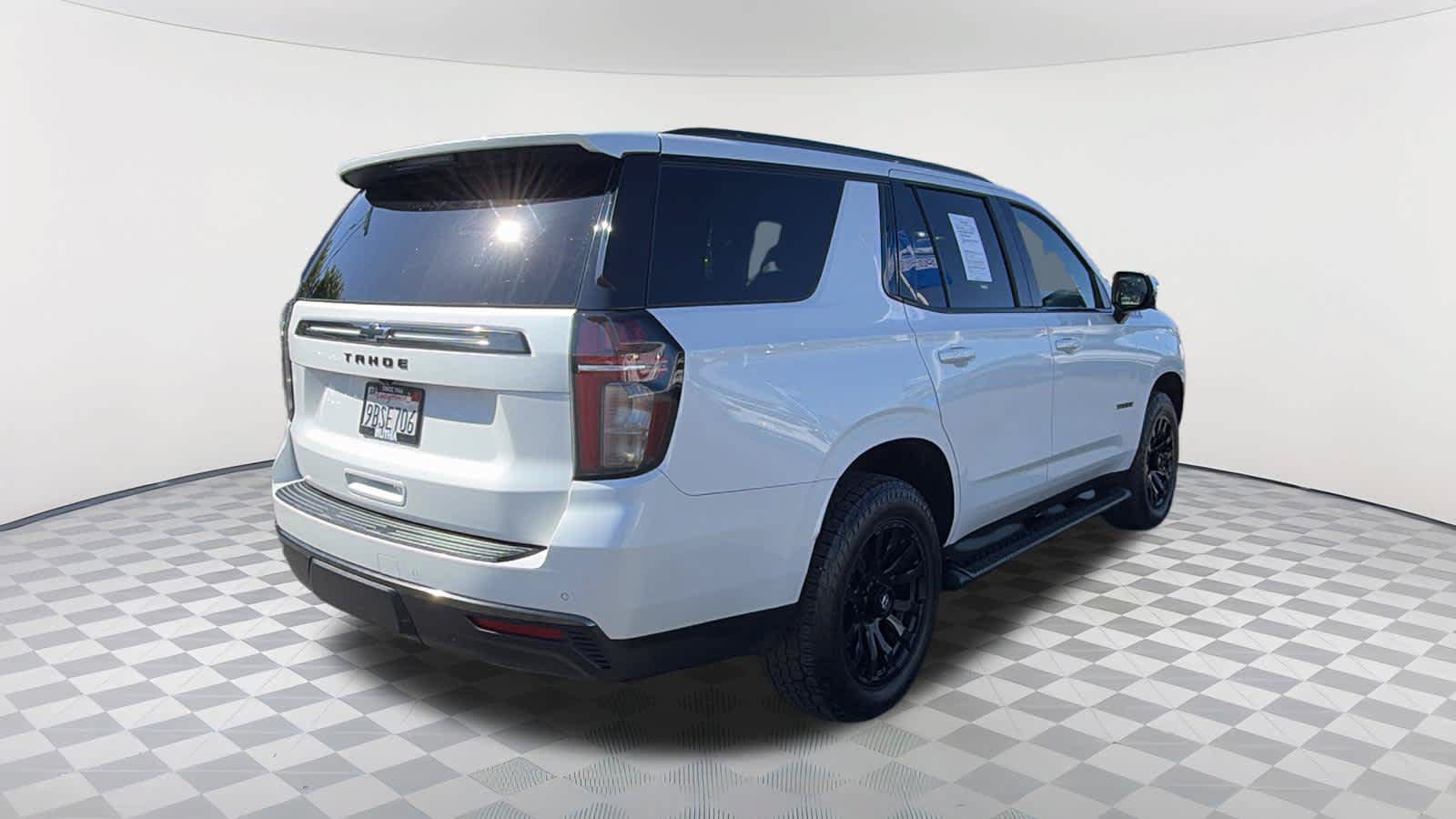 Used 2022 Chevrolet Tahoe Z71 w/ Luxury Package AWD/4WD image 5