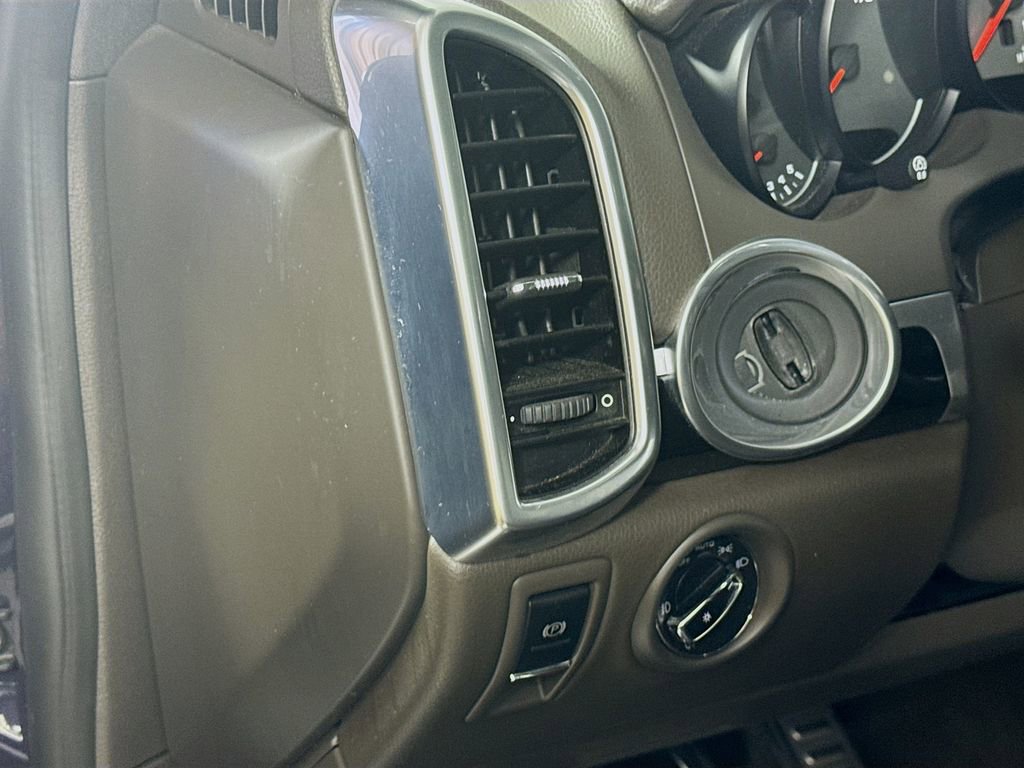 Used 2017 Porsche Cayenne S AWD/4WD image 10