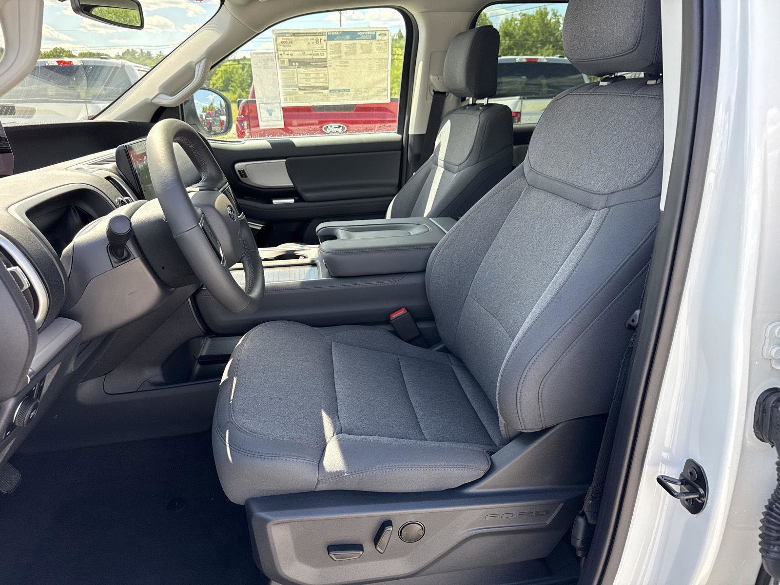 New 2025 Ford Expedition Active image 10