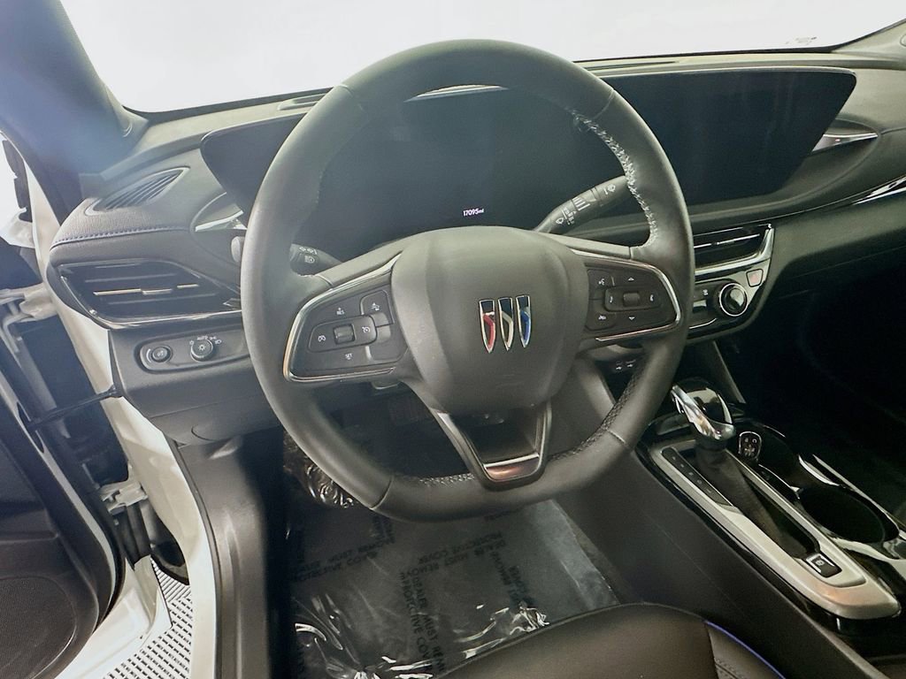 Used 2025 Buick Envista Sport Touring image 16