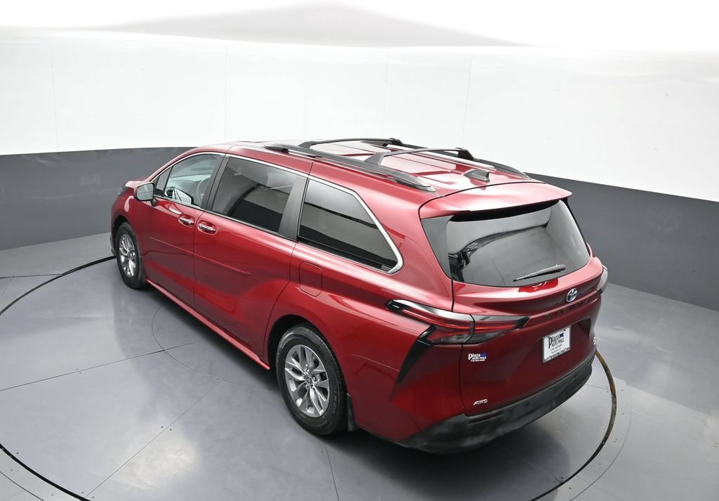 Certified 2022 Toyota Sienna XLE AWD/4WD image 42