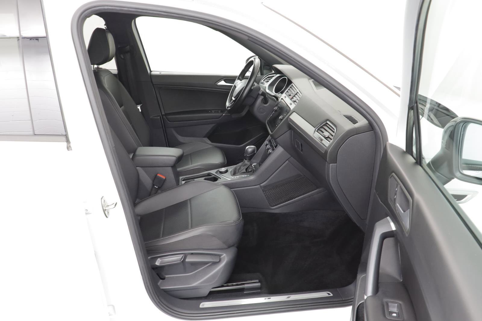 Used 2020 Volkswagen Tiguan SE R-Line image 19