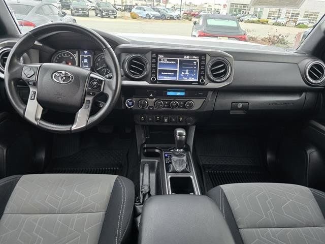Used 2022 Toyota Tacoma TRD Off-Road image 9