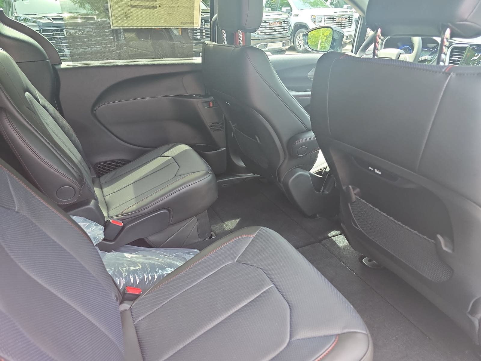New 2027 Chrysler Pacifica Select FWD image 11