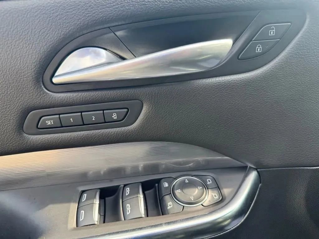 Used 2024 Cadillac XT4 Premium Luxury image 12