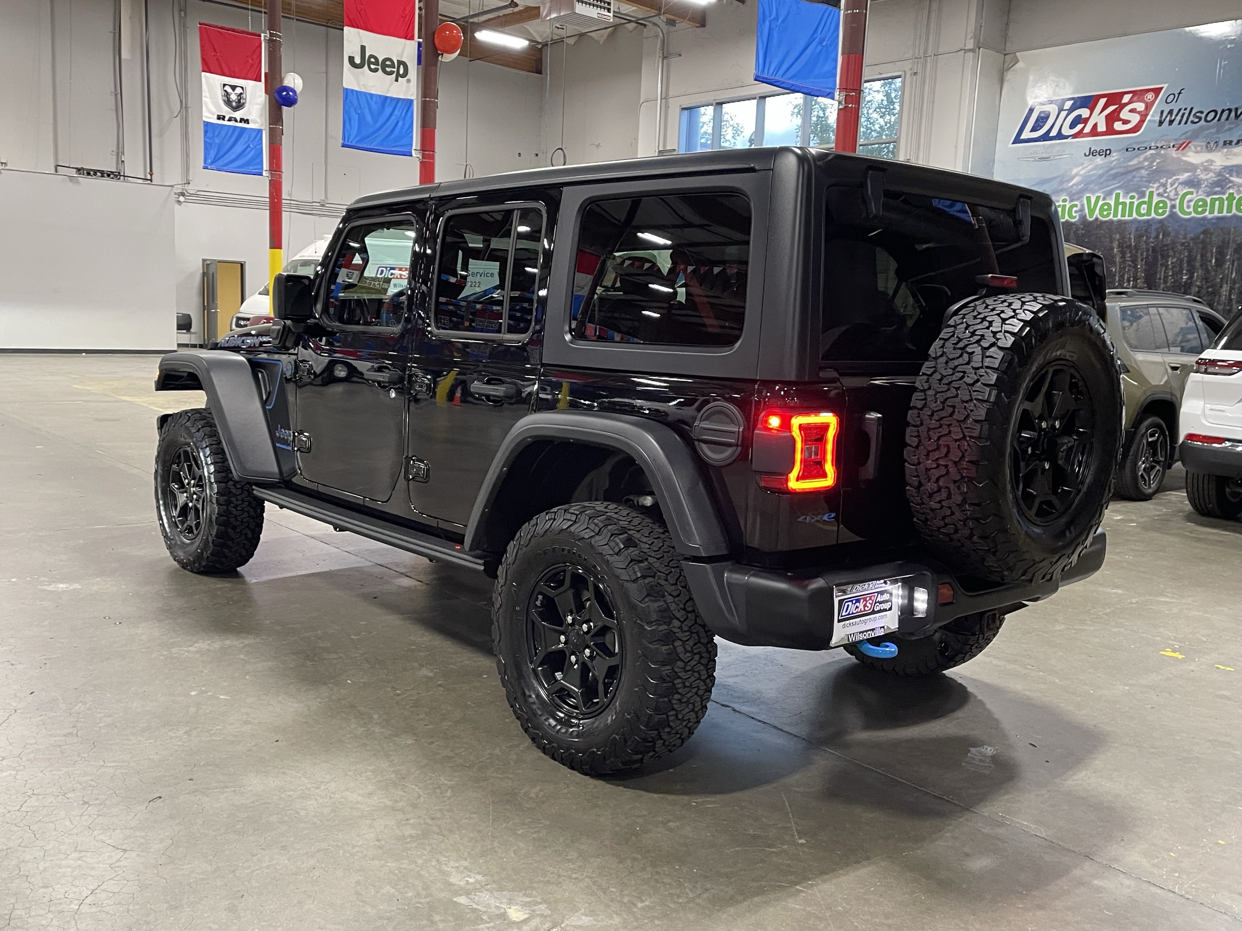 Certified 2023 Jeep Wrangler Unlimited Rubicon 4xe AWD/4WD image 3