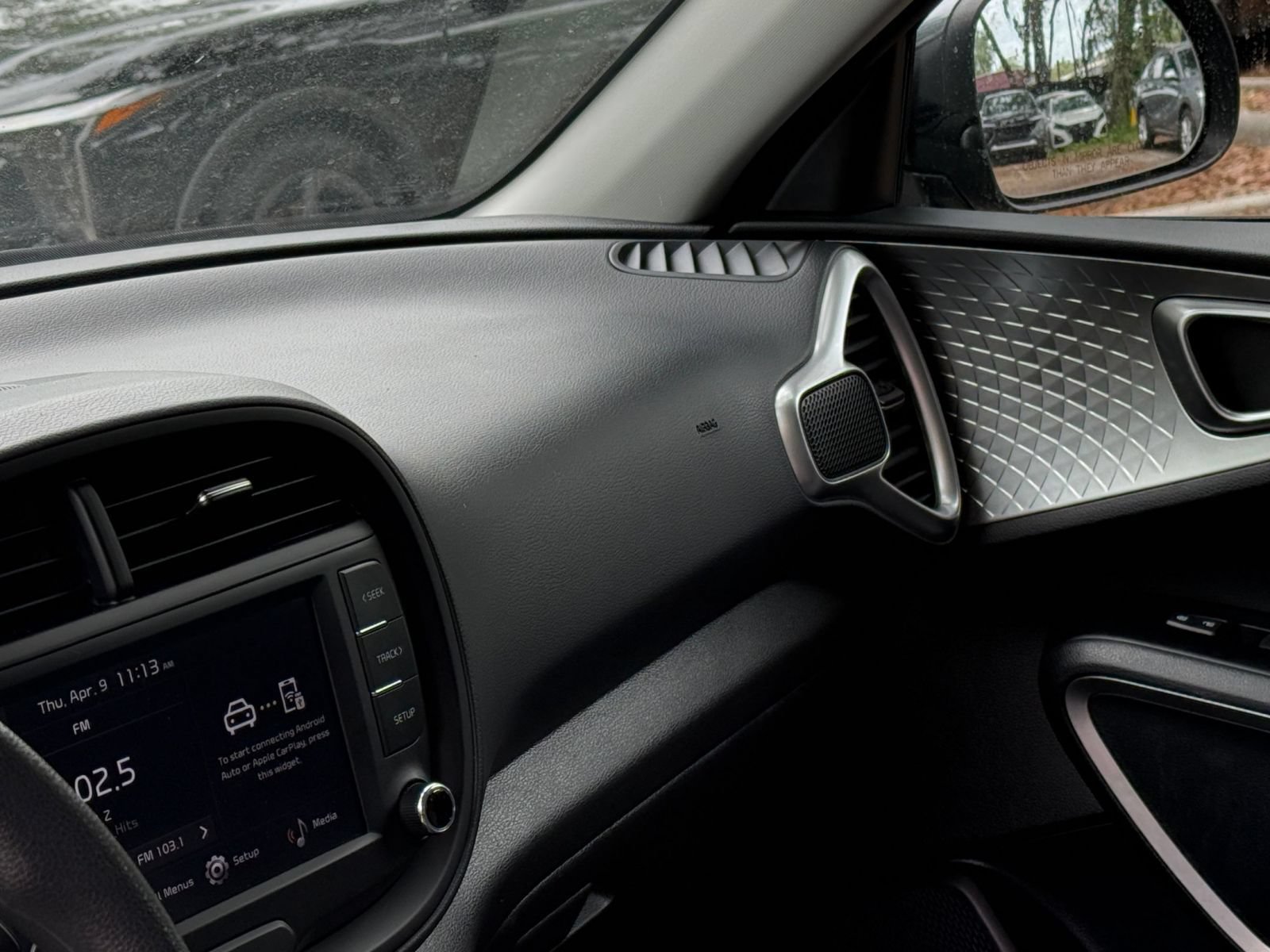 Used 2025 Kia Soul LX w/ LX Technology Package FWD image 32