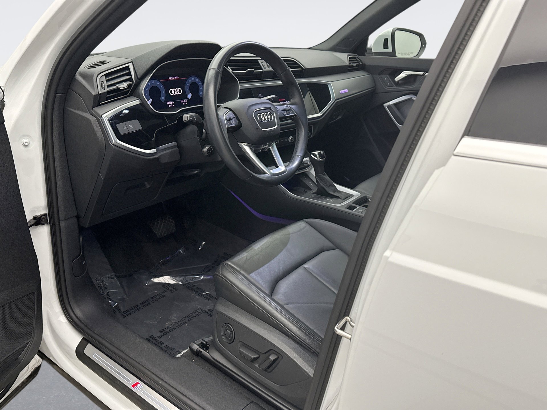 Used 2023 Audi Q3 2.0T Premium Plus image 10