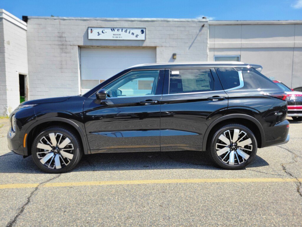New 2025 Mitsubishi Outlander SEL image 2