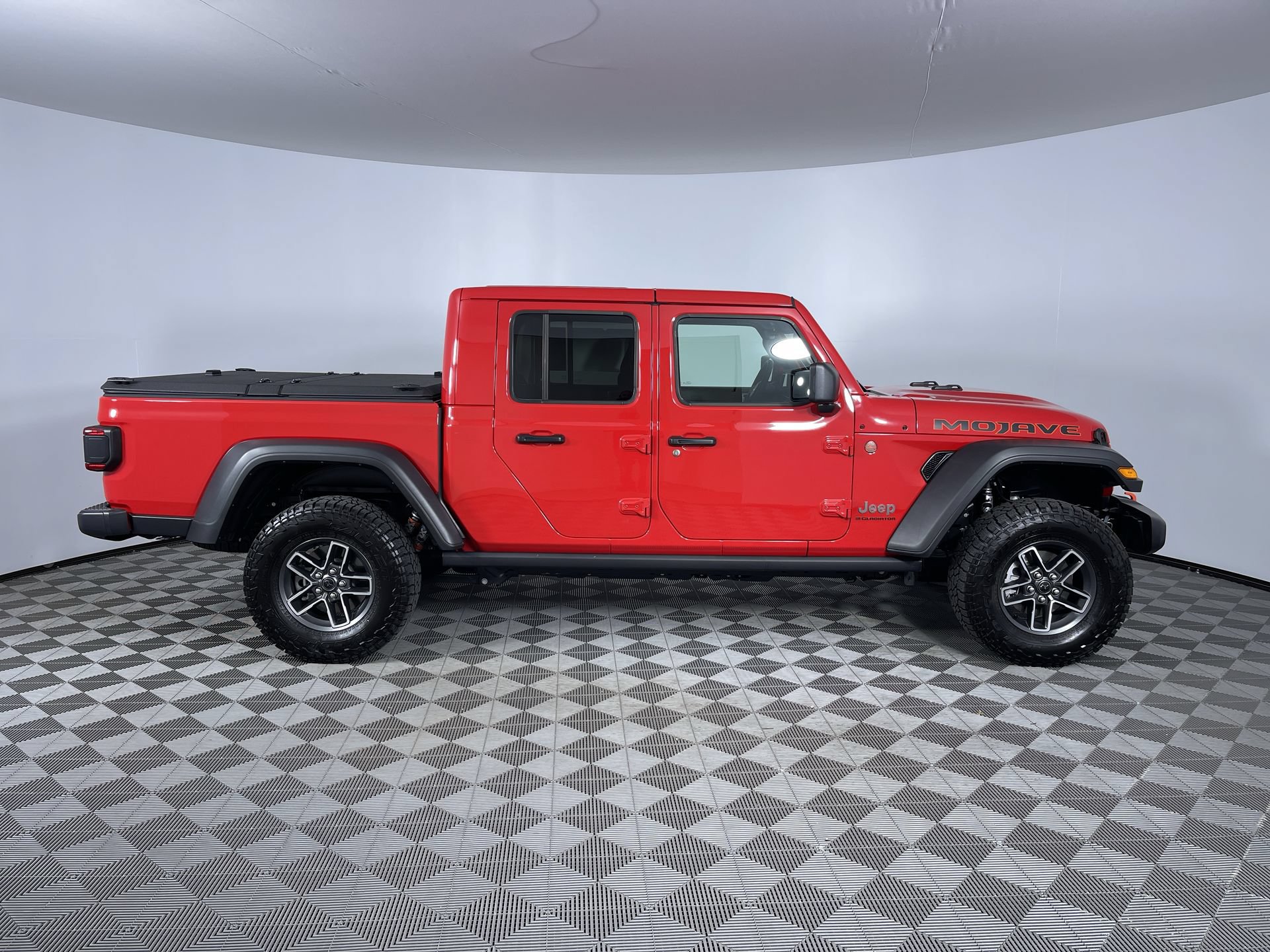 Used 2025 Jeep Gladiator Mojave w/ Convenience Group AWD/4WD image 10