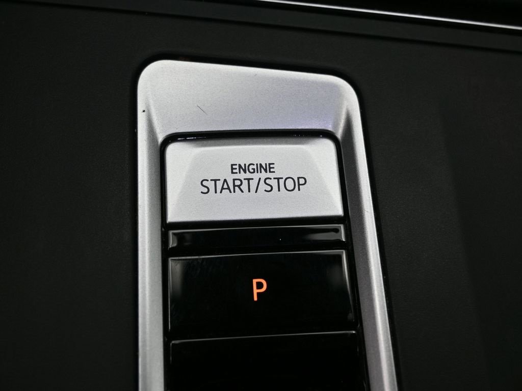 Used 2024 Volkswagen Atlas SE image 22