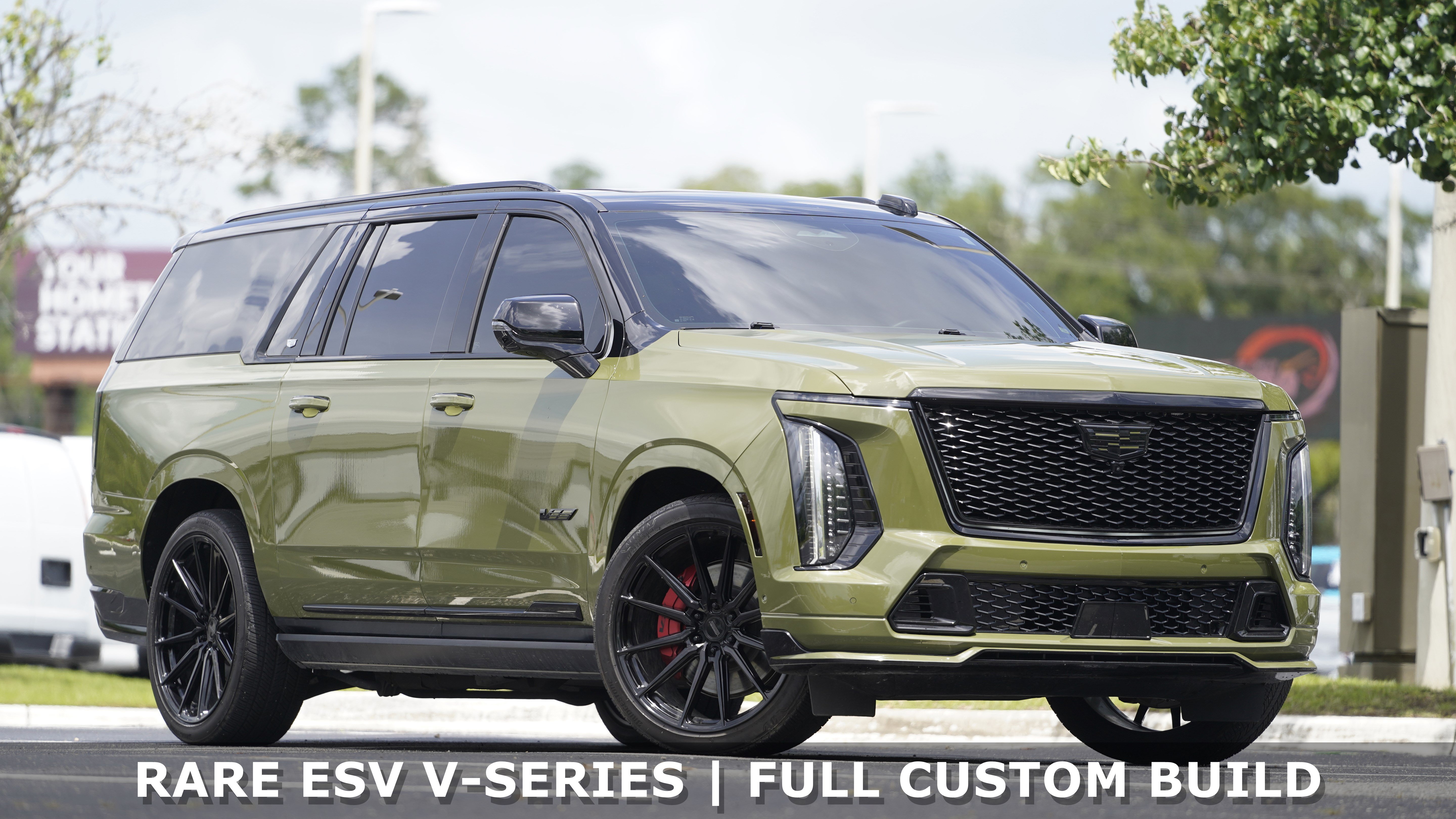 Used 2025 Cadillac Escalade ESV V AWD/4WD image 2
