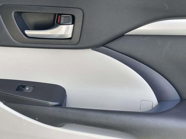 Used 2015 Toyota Highlander XLE image 16