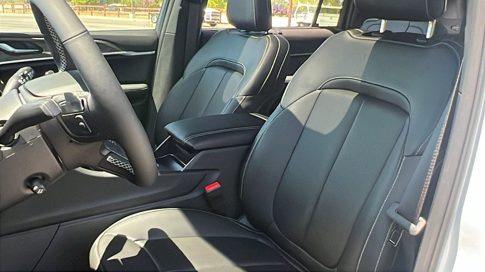 New 2025 Jeep Grand Cherokee L Limited w/ Luxury Tech Group II image 16