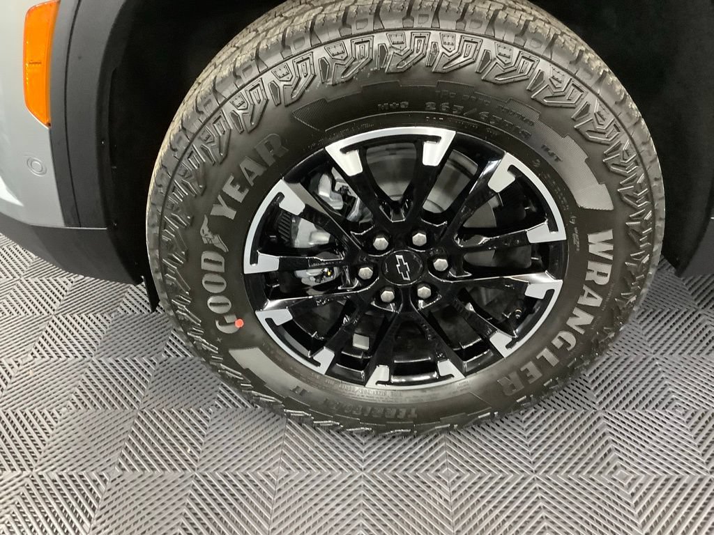 New 2026 Chevrolet Traverse Z71 w/ Enhanced Driving Package AWD/4WD image 2