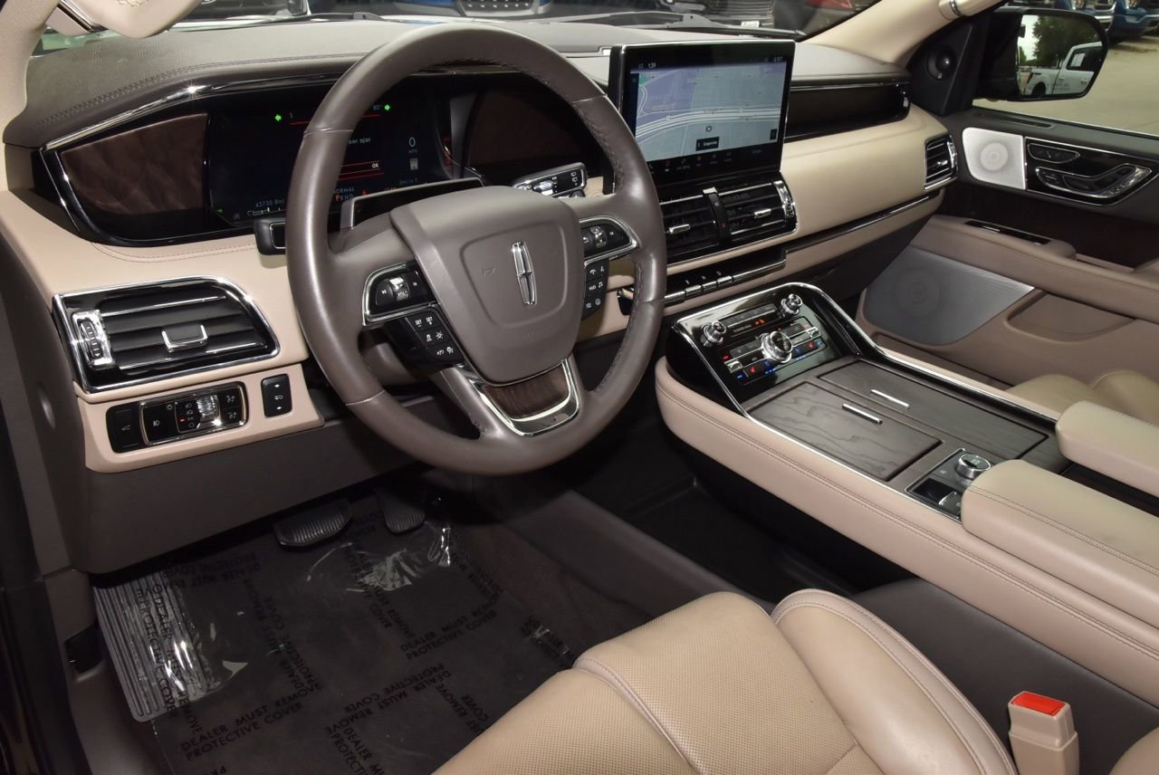Used 2024 Lincoln Navigator Reserve image 35