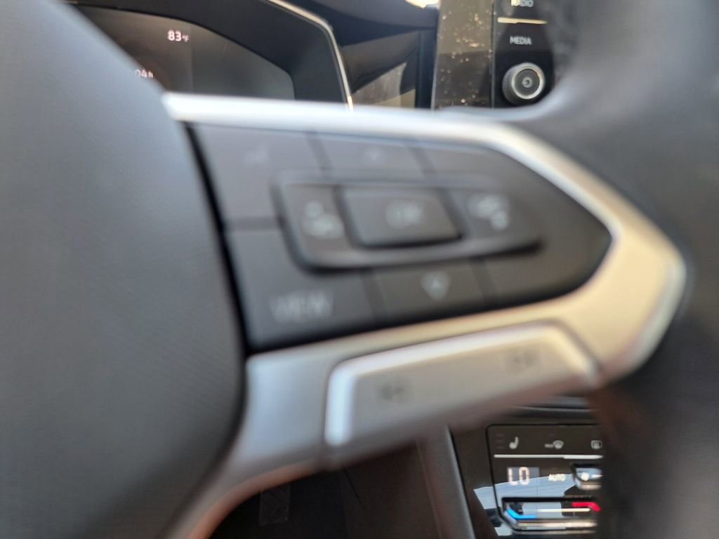 Used 2025 Volkswagen Jetta SE FWD image 13
