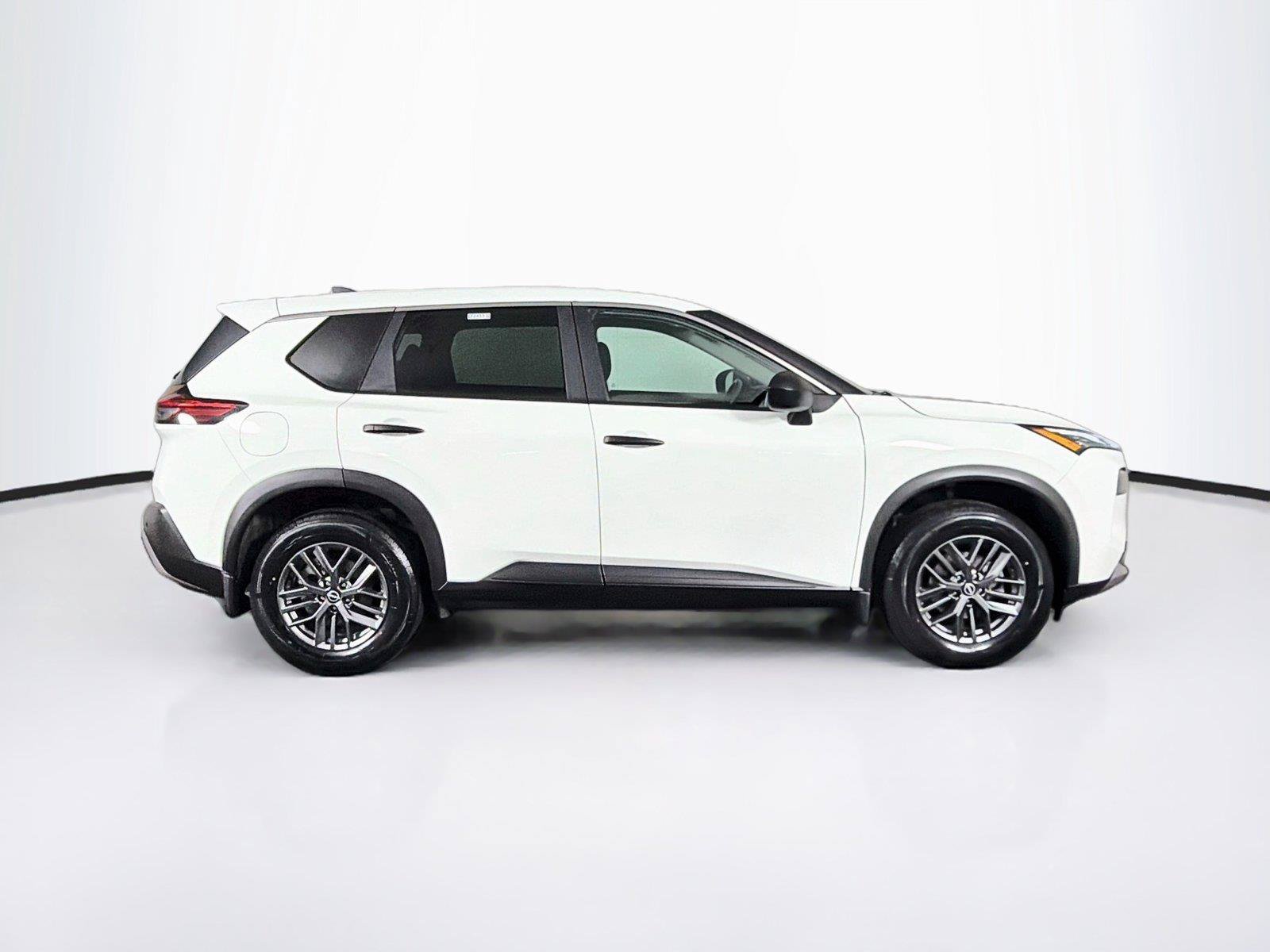 Used 2023 Nissan Rogue S AWD/4WD image 12
