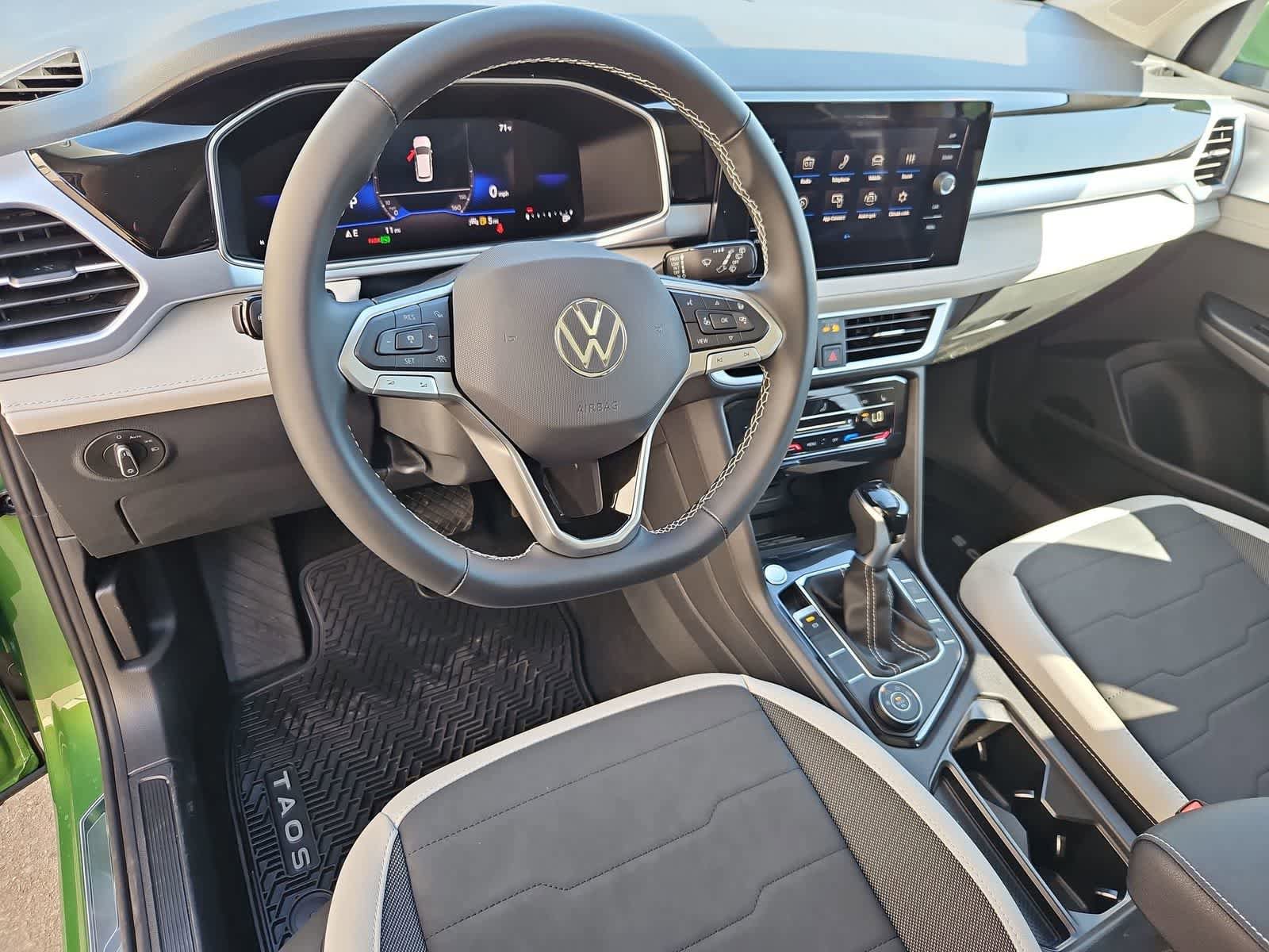 New 2026 Volkswagen Taos SE AWD/4WD image 2