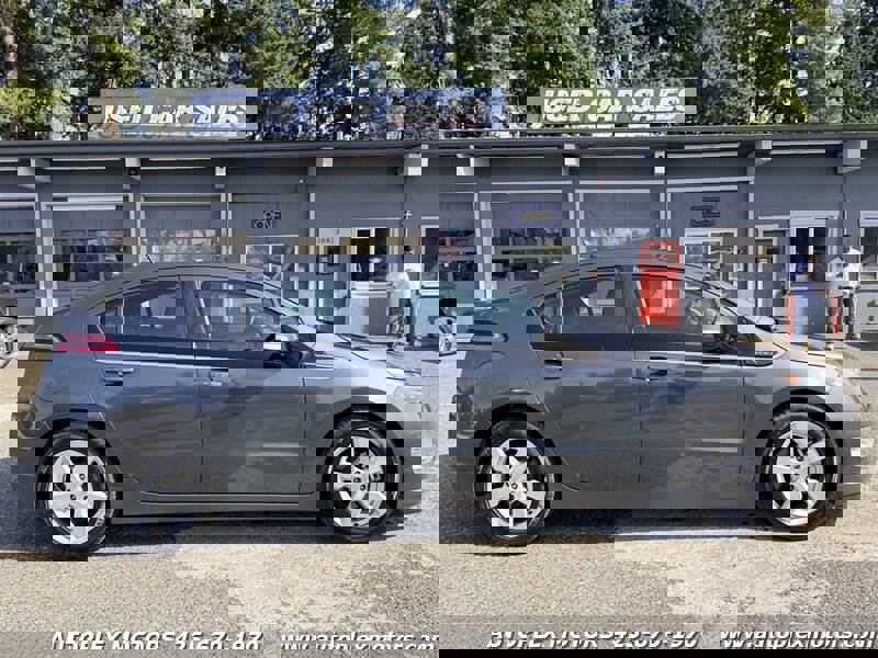 Used 2013 Chevrolet Volt Premium w/ Premium Trim Package image 2