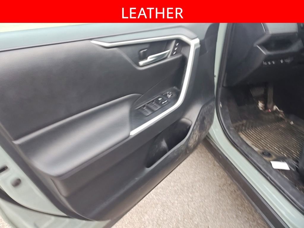 Used 2019 Toyota RAV4 XLE Premium w/ Cold Weather Package AWD/4WD image 5