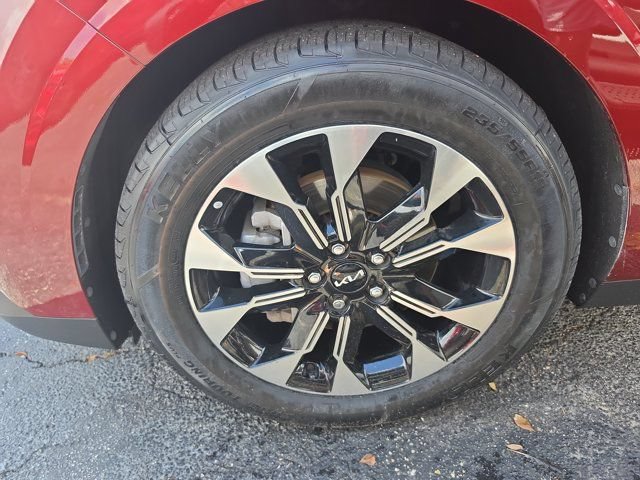 Used 2024 Kia Carnival EX FWD image 5
