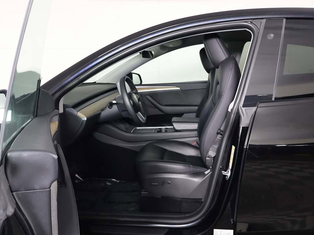 Used 2022 Tesla Model Y Long Range image 30