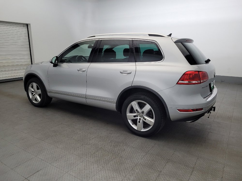 Used 2014 Volkswagen Touareg Lux image 3