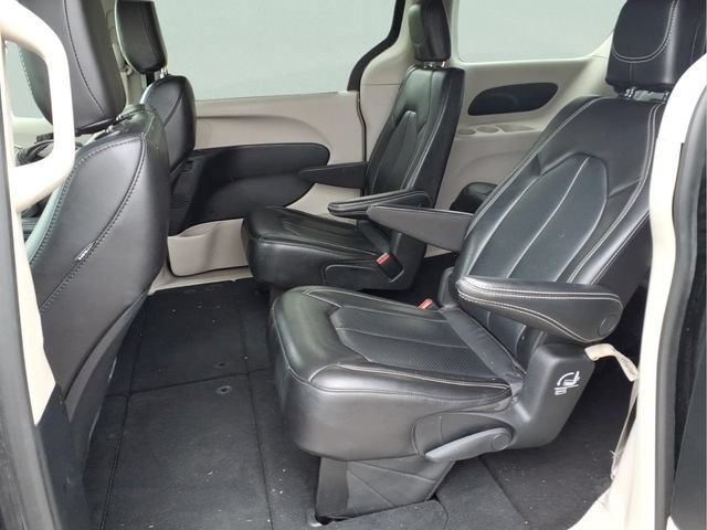 Used 2023 Chrysler Pacifica Touring-L FWD image 20