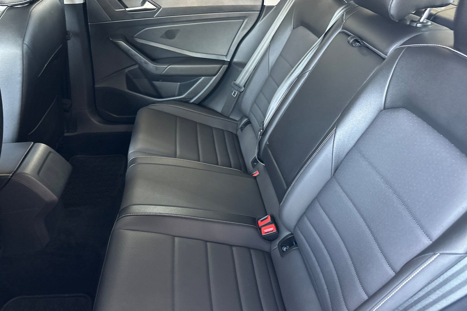 Used 2022 Volkswagen Jetta SE image 13