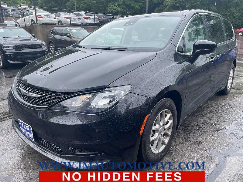 Used 2023 Chrysler Voyager LX FWD image 1