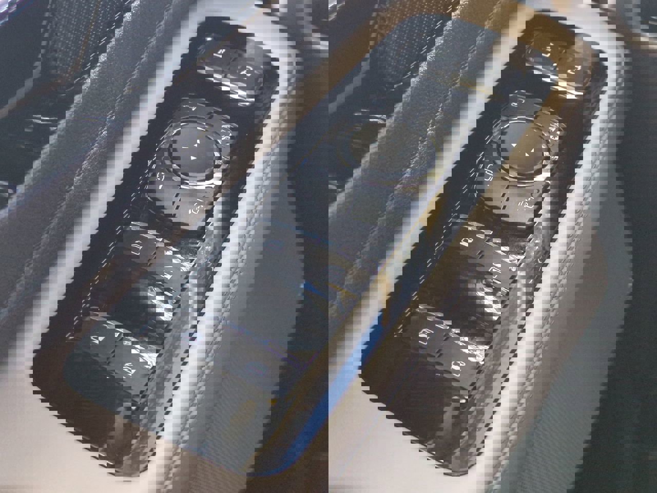 Certified 2023 Lincoln Aviator AWD w/ Class IV Trailer Tow Package image 23