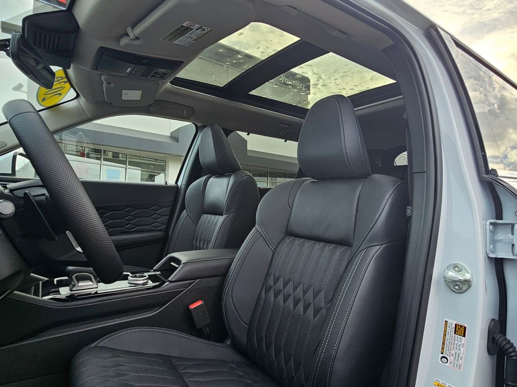 New 2026 Mitsubishi Outlander SEL image 16