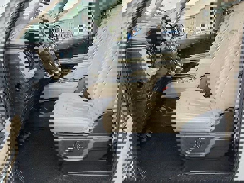 Used 2023 Ford Expedition Limited image 7