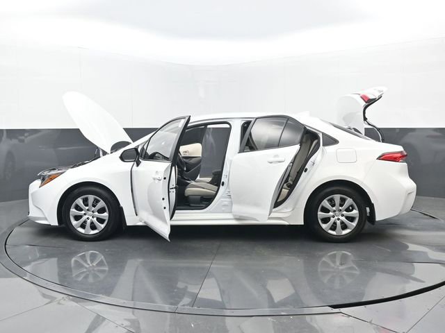 Used 2025 Toyota Corolla LE image 33