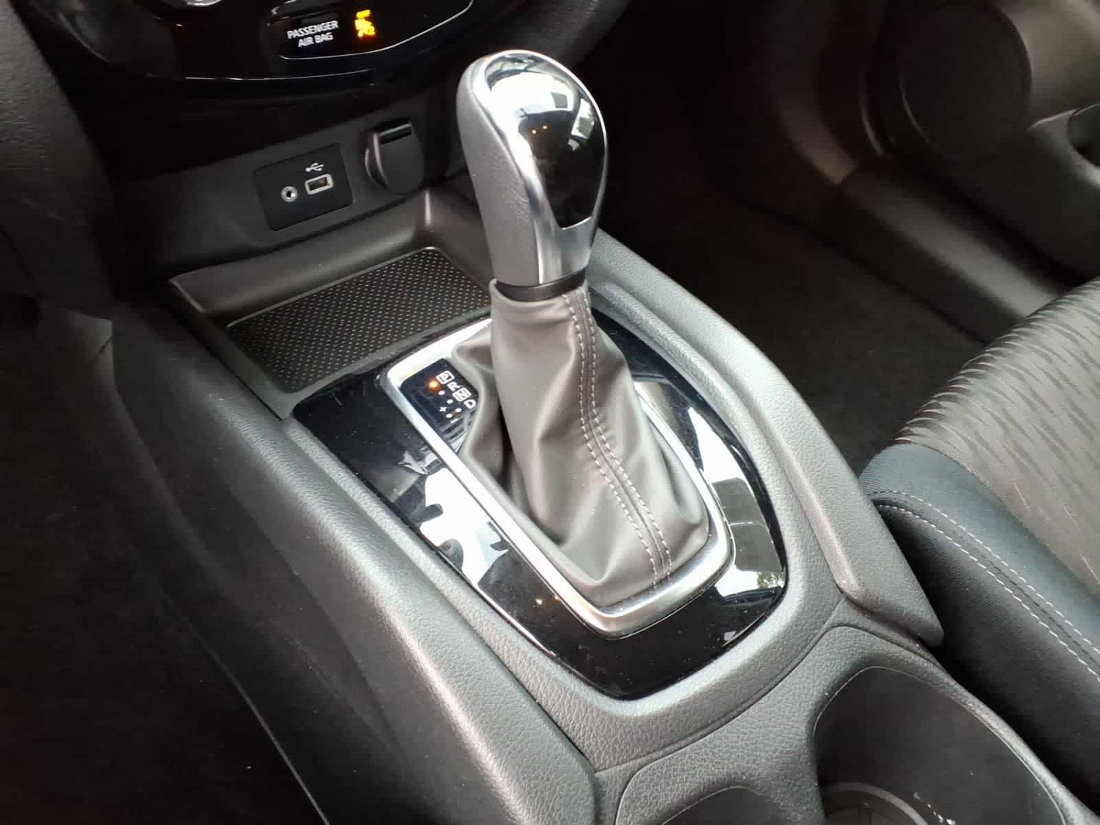 Used 2018 Nissan Rogue SV w/ Sun & Sound Touring Package FWD image 22