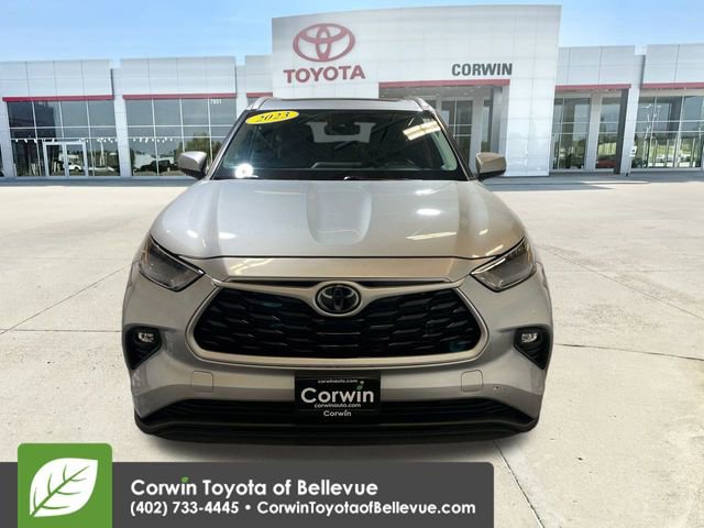 Used 2023 Toyota Highlander XLE image 3