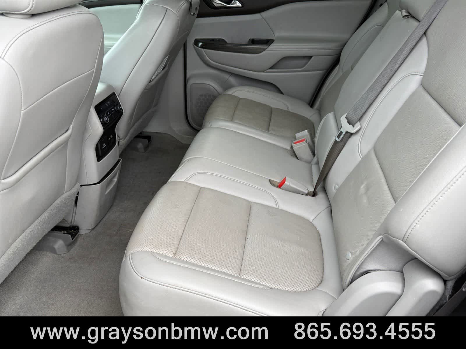 Used 2021 GMC Acadia SLT AWD/4WD image 19