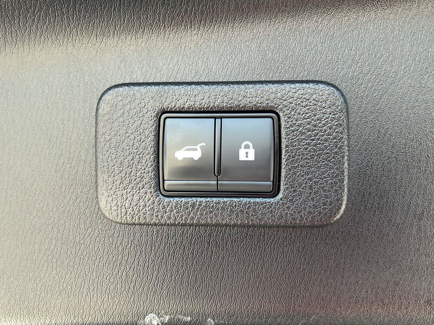 Used 2024 Nissan Armada SL w/ Captain's Chairs Package AWD/4WD image 30