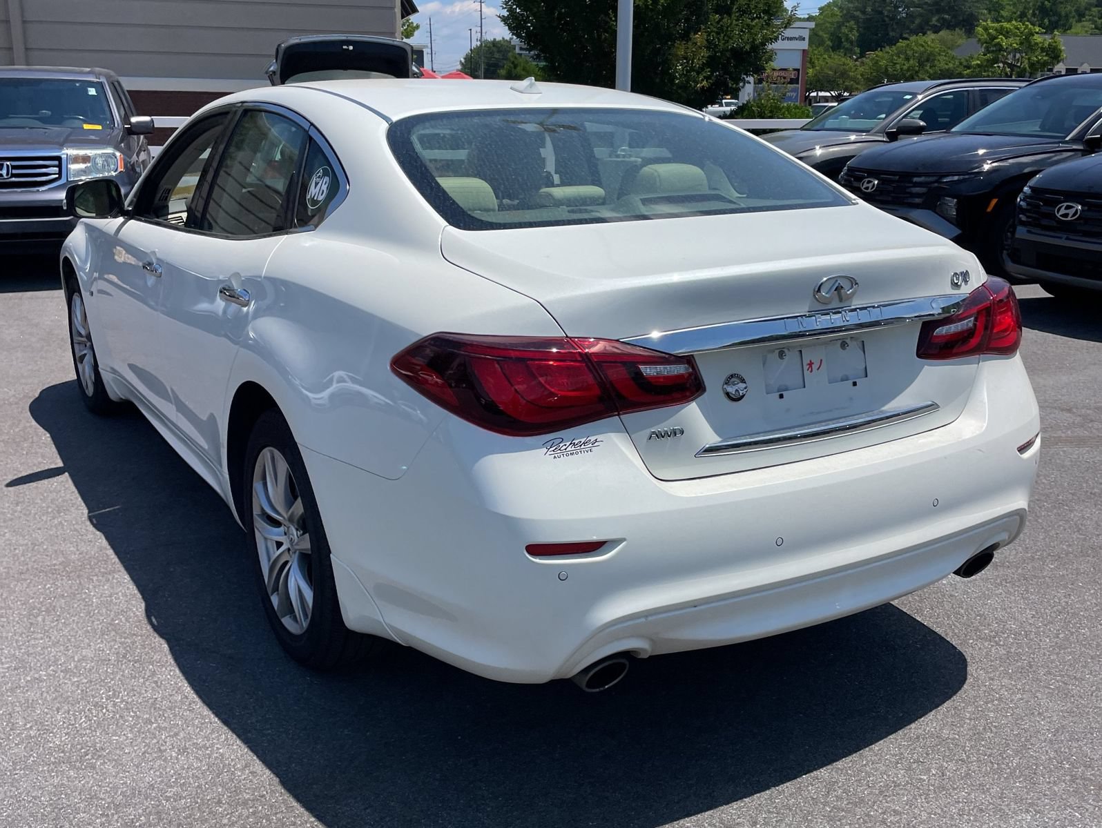 Used 2019 INFINITI Q70 Luxe AWD/4WD image 2