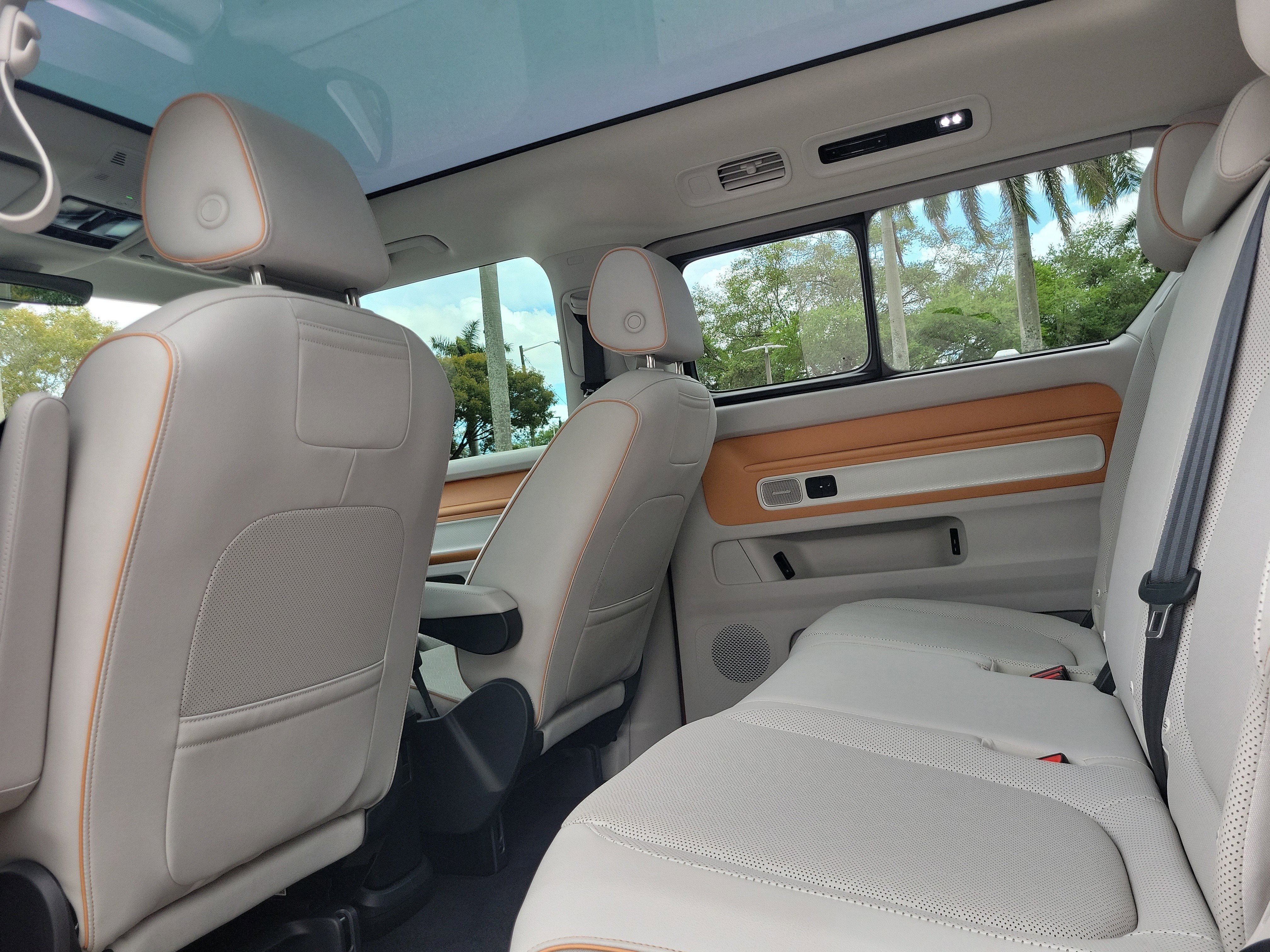 Used 2025 Volkswagen ID. Buzz 1st Edition image 14