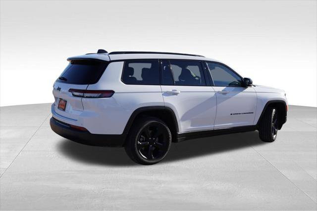 Certified 2023 Jeep Grand Cherokee L Laredo AWD/4WD image 4